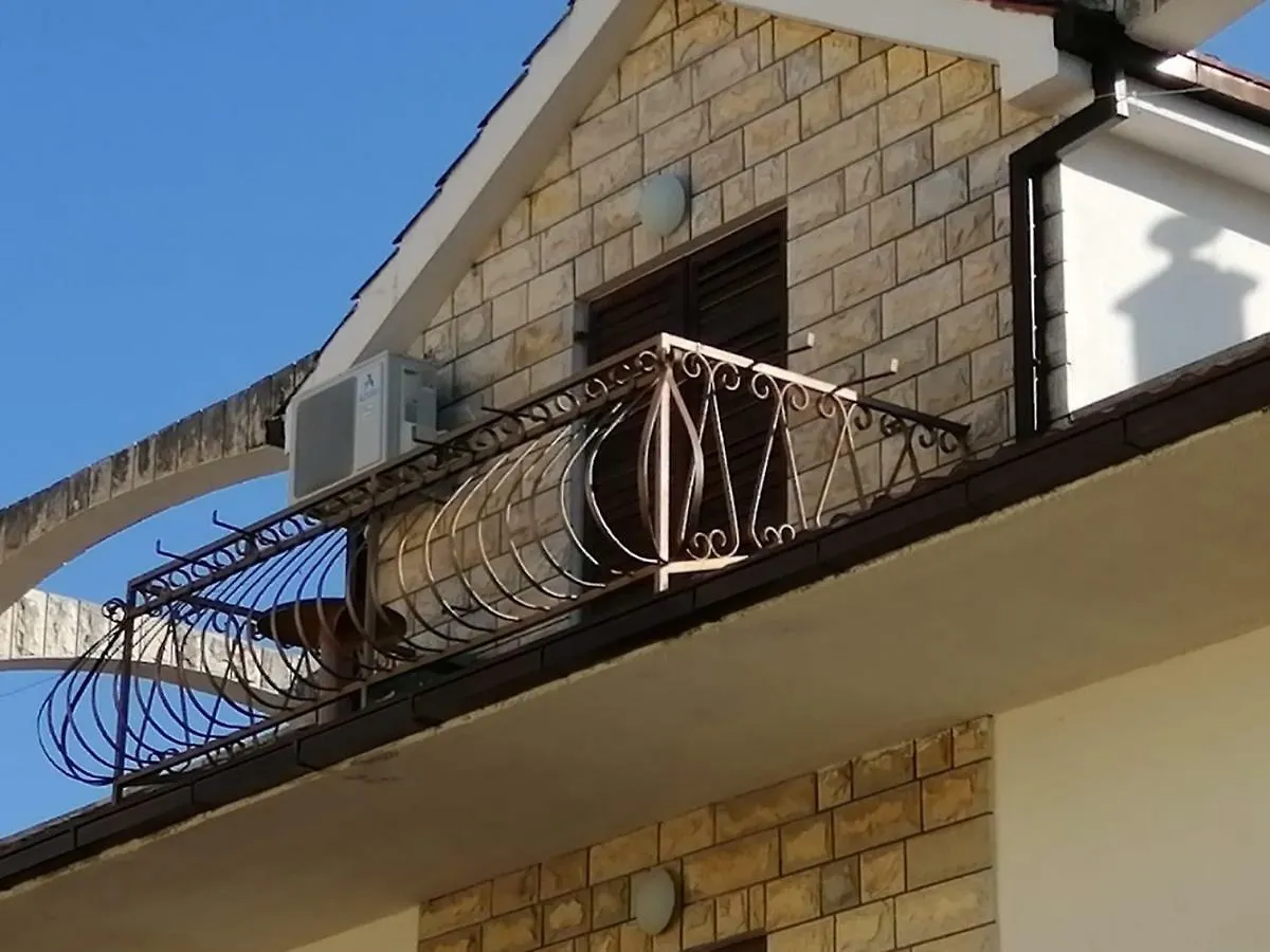 Maribela Apartments 特罗吉尔